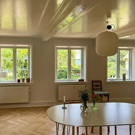 Historic Charm By The Sea In הסלה