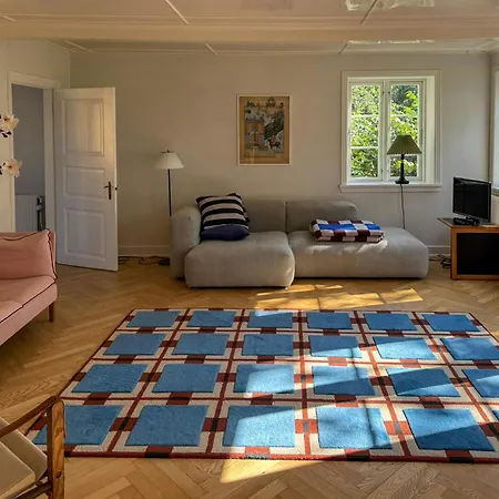 בית נופש Historic Charm By The Sea In