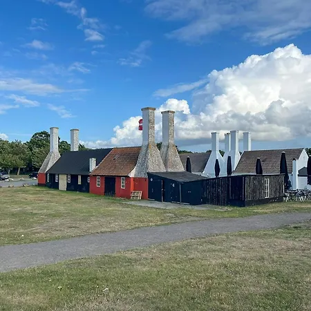 Historic Charm By The Sea In בית נופש