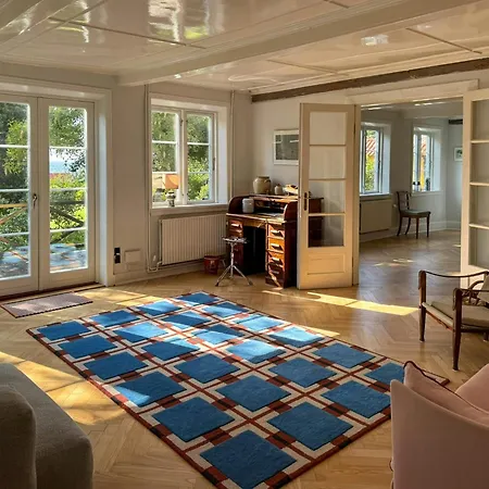 Historic Charm By The Sea In הסלה