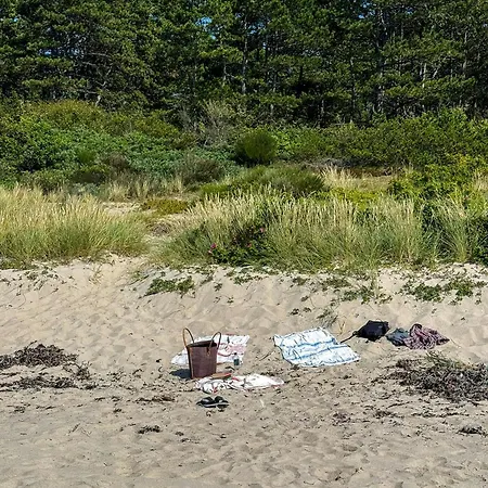 בית נופש Historic Charm By The Sea In