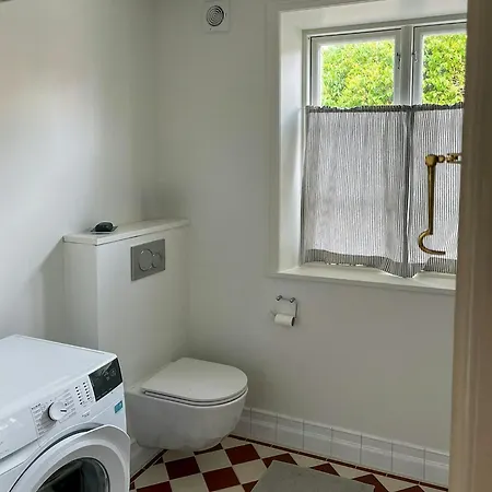 בית נופש Historic Charm By The Sea In הסלה