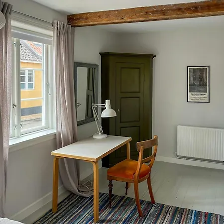 Historic Charm By The Sea In בית נופש *